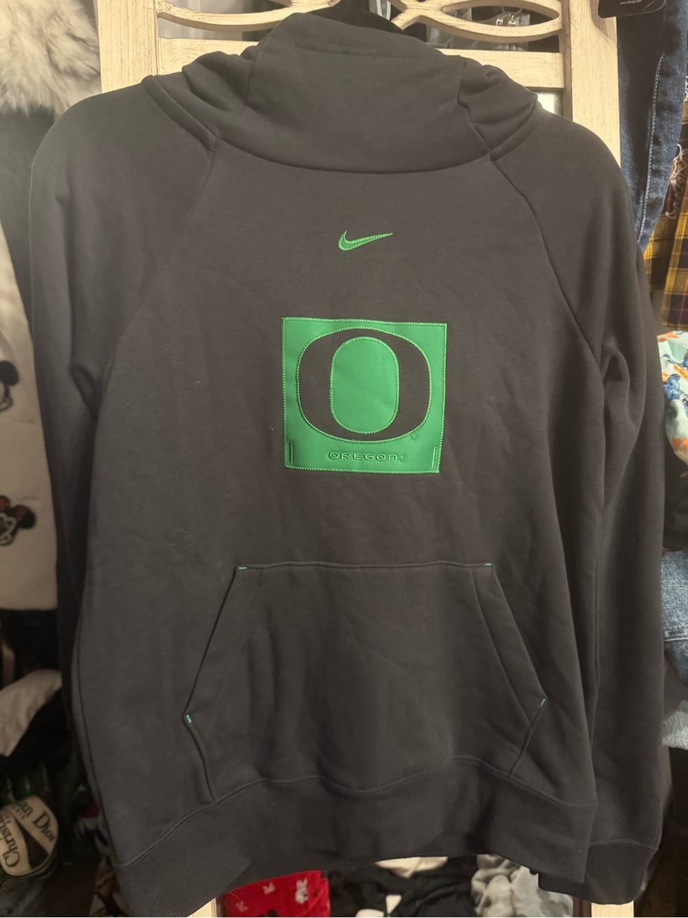 Nike women’s grey Pullover Hoodie with Green Oregon Logo. NWT